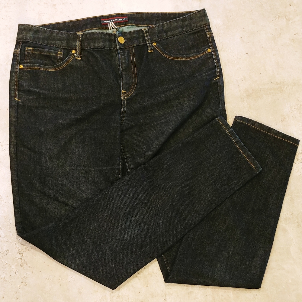Tommy Hilfiger Women's Size 12 Skinny Jeans. Classic Style Dark Blue Denim.